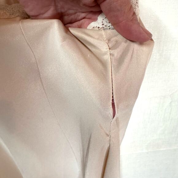 VINTAGE Sears Slip Women's XS The Doesn't Slip Neutral Lace Foundation Intimates - Picture 7 of 11